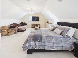 MASTER BEDROOM- click for photo gallery